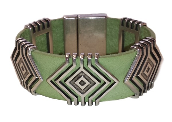 Voici un modèle de bracelet en cuir plat de 20mm couleur vert pastel