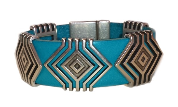 Voici un modèle de bracelet en cuir plat de 20mm couleur turquoise